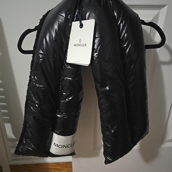 Moncler puffer scarf - Picture 2 of 6